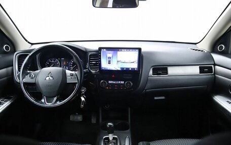 Mitsubishi Outlander III рестайлинг 3, 2016 год, 1 390 000 рублей, 15 фотография