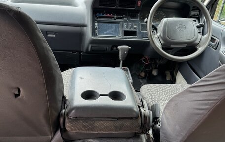 Toyota HiAce H100, 2001 год, 460 000 рублей, 10 фотография