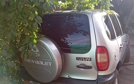 Chevrolet Niva I рестайлинг, 2004 год, 260 000 рублей, 3 фотография