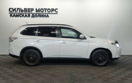 Mitsubishi Outlander III рестайлинг 3, 2012 год, 1 170 000 рублей, 6 фотография