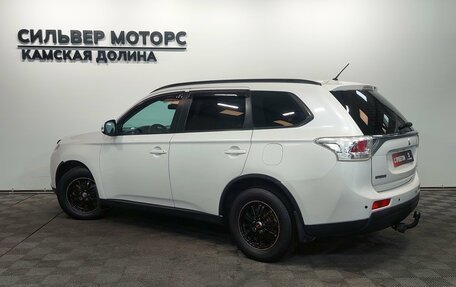 Mitsubishi Outlander III рестайлинг 3, 2012 год, 1 170 000 рублей, 9 фотография
