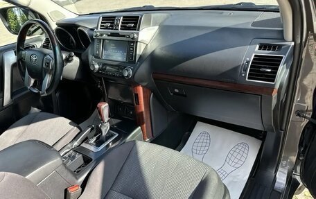 Toyota Land Cruiser Prado 150 рестайлинг 2, 2014 год, 3 000 000 рублей, 15 фотография