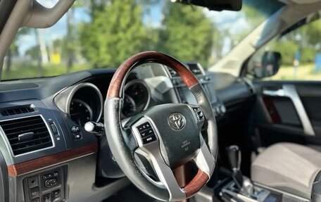 Toyota Land Cruiser Prado 150 рестайлинг 2, 2014 год, 3 000 000 рублей, 26 фотография