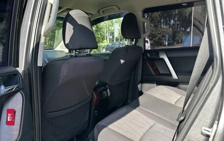 Toyota Land Cruiser Prado 150 рестайлинг 2, 2014 год, 3 000 000 рублей, 28 фотография