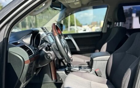 Toyota Land Cruiser Prado 150 рестайлинг 2, 2014 год, 3 000 000 рублей, 29 фотография