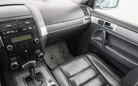 Volkswagen Touareg III, 2006 год, 899 000 рублей, 12 фотография