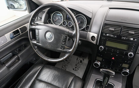 Volkswagen Touareg III, 2006 год, 899 000 рублей, 10 фотография