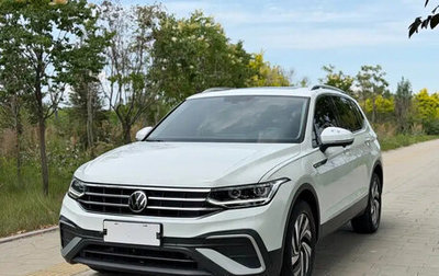 Volkswagen Tiguan II, 2023 год, 1 990 000 рублей, 1 фотография