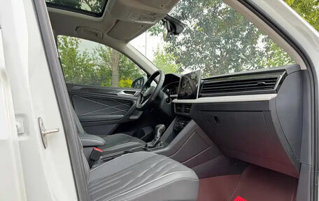 Volkswagen Tiguan II, 2023 год, 1 990 000 рублей, 10 фотография