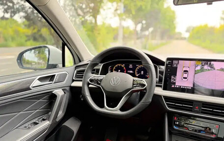 Volkswagen Tiguan II, 2023 год, 1 990 000 рублей, 12 фотография