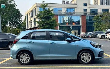 Honda Fit, 2022 год, 1 050 000 рублей, 7 фотография