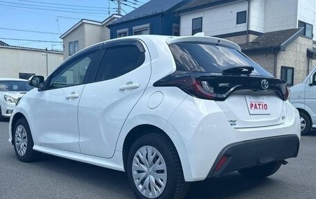Toyota Yaris, 2022 год, 650 000 рублей, 4 фотография