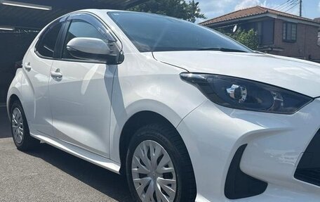 Toyota Yaris, 2022 год, 650 000 рублей, 2 фотография
