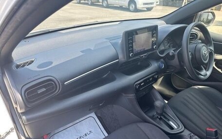 Toyota Yaris, 2022 год, 650 000 рублей, 18 фотография