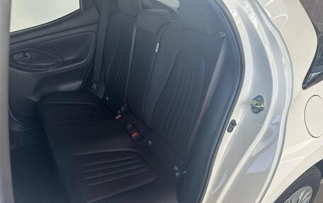Toyota Yaris, 2022 год, 650 000 рублей, 23 фотография