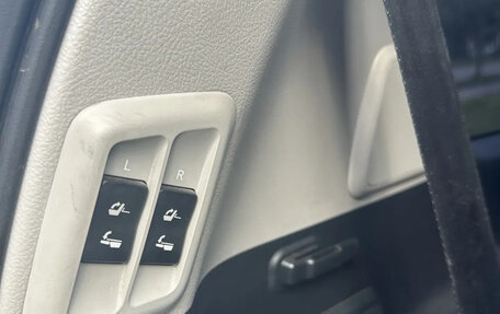 Toyota Land Cruiser Prado 150 рестайлинг 2, 2017 год, 4 999 999 рублей, 10 фотография
