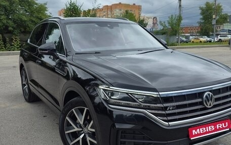 Volkswagen Touareg III, 2018 год, 5 700 000 рублей, 1 фотография