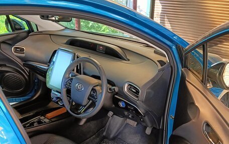 Toyota Prius IV XW50, 2019 год, 2 380 000 рублей, 3 фотография