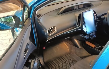 Toyota Prius IV XW50, 2019 год, 2 380 000 рублей, 11 фотография