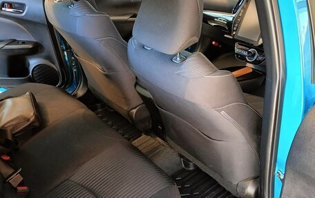 Toyota Prius IV XW50, 2019 год, 2 380 000 рублей, 10 фотография