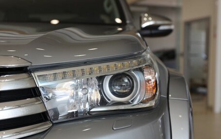 Toyota Hilux VIII, 2015 год, 4 200 000 рублей, 9 фотография