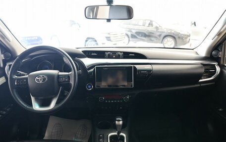 Toyota Hilux VIII, 2015 год, 4 200 000 рублей, 17 фотография