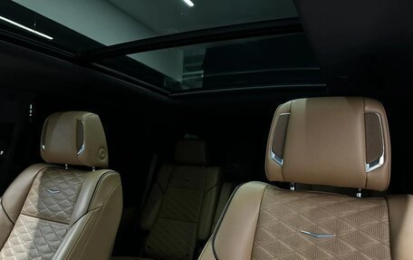 Cadillac Escalade V, 2023 год, 13 000 000 рублей, 10 фотография