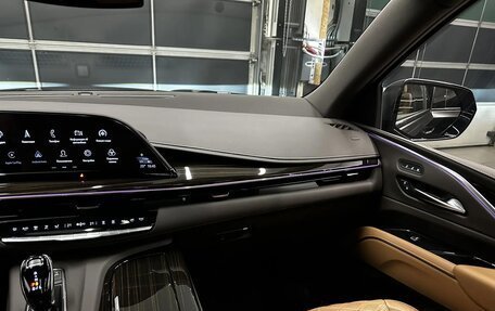 Cadillac Escalade V, 2023 год, 13 000 000 рублей, 19 фотография