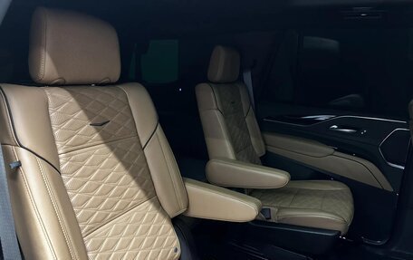 Cadillac Escalade V, 2023 год, 13 000 000 рублей, 27 фотография