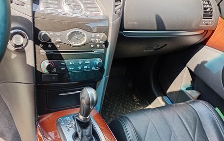 Infiniti QX70, 2016 год, 2 370 000 рублей, 10 фотография