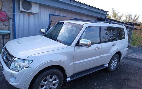 Mitsubishi Pajero IV, 2013 год, 2 600 000 рублей, 3 фотография