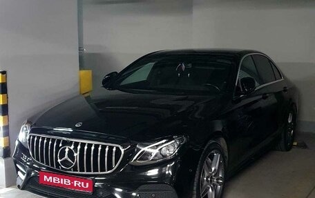 Mercedes-Benz E-Класс, 2019 год, 3 200 000 рублей, 1 фотография
