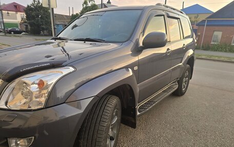Toyota Land Cruiser Prado 120 рестайлинг, 2007 год, 2 650 000 рублей, 2 фотография