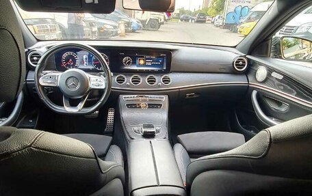 Mercedes-Benz E-Класс, 2019 год, 3 200 000 рублей, 12 фотография