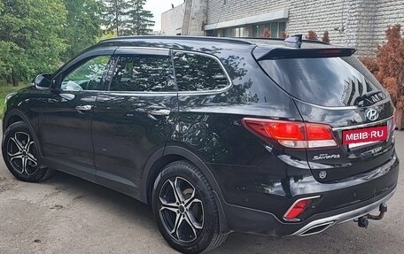 Hyundai Santa Fe III рестайлинг, 2017 год, 2 390 000 рублей, 3 фотография