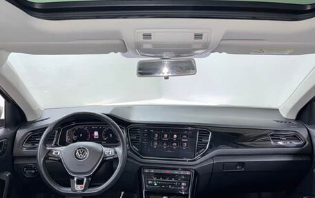 Volkswagen T-Roc I, 2022 год, 1 570 000 рублей, 11 фотография