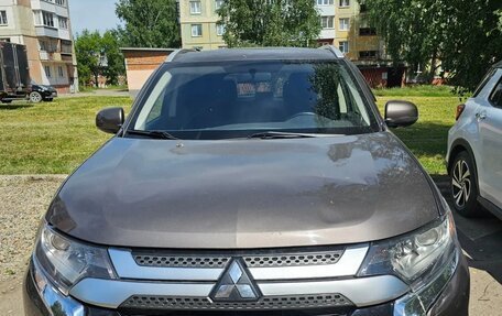 Mitsubishi Outlander III рестайлинг 3, 2016 год, 1 050 000 рублей, 1 фотография
