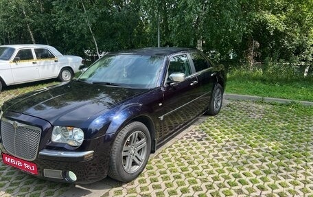 Chrysler 300C II, 2005 год, 890 000 рублей, 8 фотография