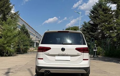 Volkswagen Touran III, 2022 год, 1 750 111 рублей, 7 фотография