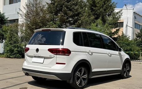 Volkswagen Touran III, 2022 год, 1 750 111 рублей, 6 фотография