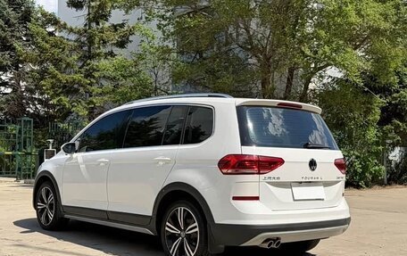 Volkswagen Touran III, 2022 год, 1 750 111 рублей, 8 фотография