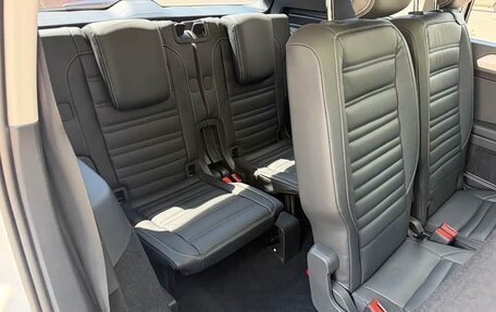 Volkswagen Touran III, 2022 год, 1 750 111 рублей, 18 фотография