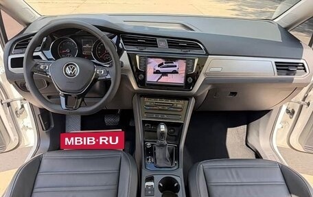 Volkswagen Touran III, 2022 год, 1 750 111 рублей, 11 фотография