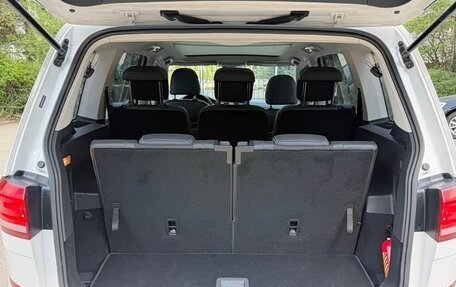 Volkswagen Touran III, 2022 год, 1 750 111 рублей, 26 фотография
