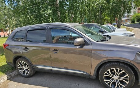 Mitsubishi Outlander III рестайлинг 3, 2016 год, 1 050 000 рублей, 2 фотография