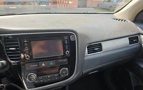 Mitsubishi Outlander III рестайлинг 3, 2016 год, 1 050 000 рублей, 4 фотография