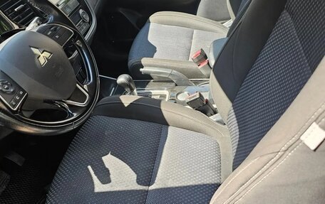 Mitsubishi Outlander III рестайлинг 3, 2016 год, 1 050 000 рублей, 5 фотография