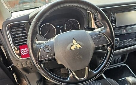 Mitsubishi Outlander III рестайлинг 3, 2016 год, 1 050 000 рублей, 3 фотография