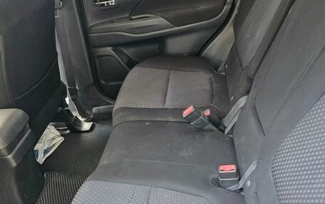 Mitsubishi Outlander III рестайлинг 3, 2016 год, 1 050 000 рублей, 7 фотография
