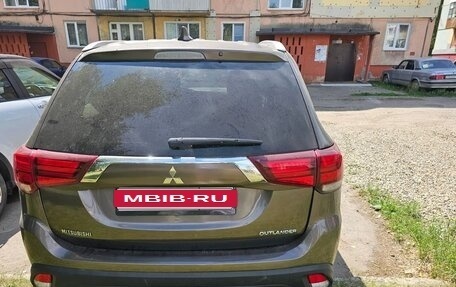 Mitsubishi Outlander III рестайлинг 3, 2016 год, 1 050 000 рублей, 6 фотография